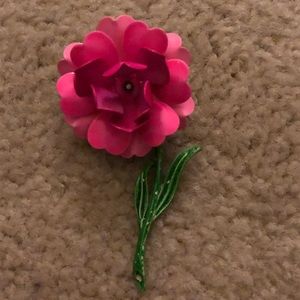 ⬇️ Vintage pink flower pin 🌸